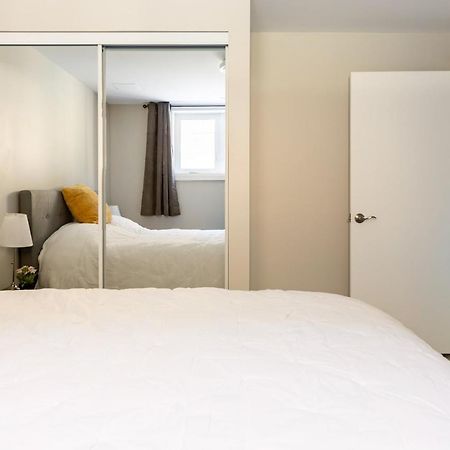 Entire 2 Bedroom Apartment Downtown - U1 Kitchener Bagian luar foto