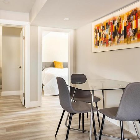 Entire 2 Bedroom Apartment Downtown - U1 Kitchener Bagian luar foto