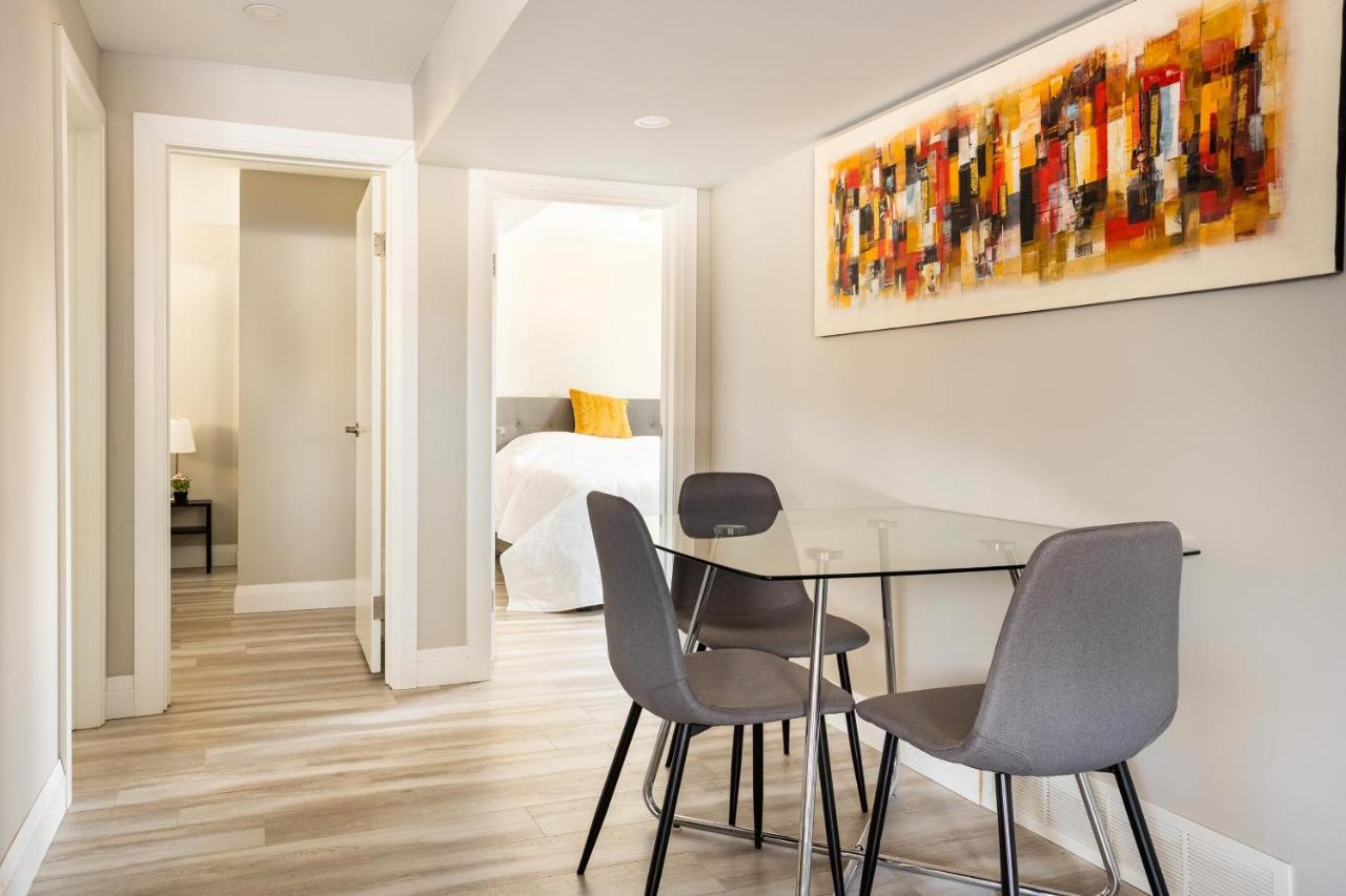 Entire 2 Bedroom Apartment Downtown - U1 Kitchener Bagian luar foto